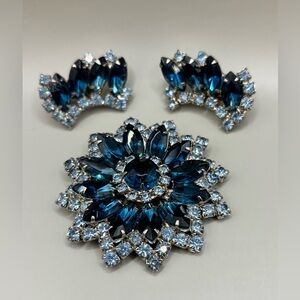 Gorgeous Vintage 2 Tone Blue Brooch & Clip Earrings Weiss ? D&E Juliana ?